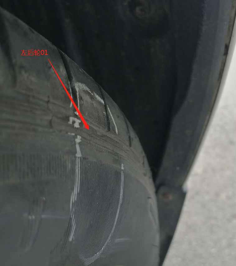 长安马自达-马自达3 Axela昂克赛拉    固特异轮胎全部多处贯穿凹陷，没人管