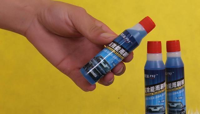 想要更换玻璃水,需要把原先的玻璃水都放掉么?<P style=