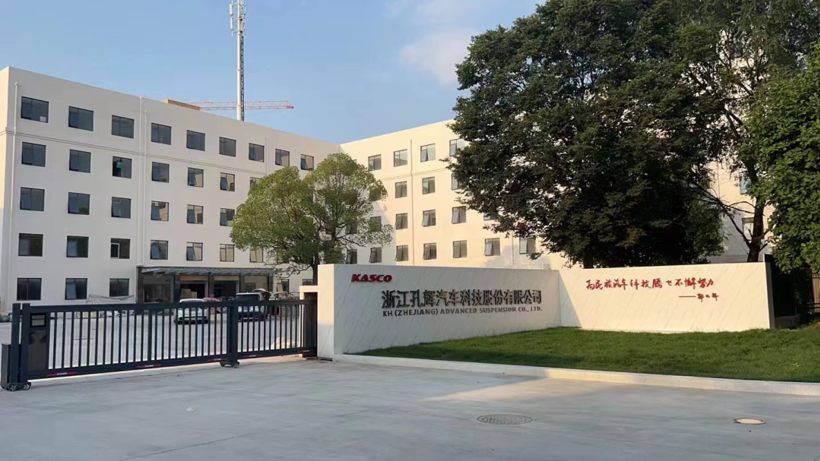 配备孔辉科技空簧总成的第1万台理想L9今日下线