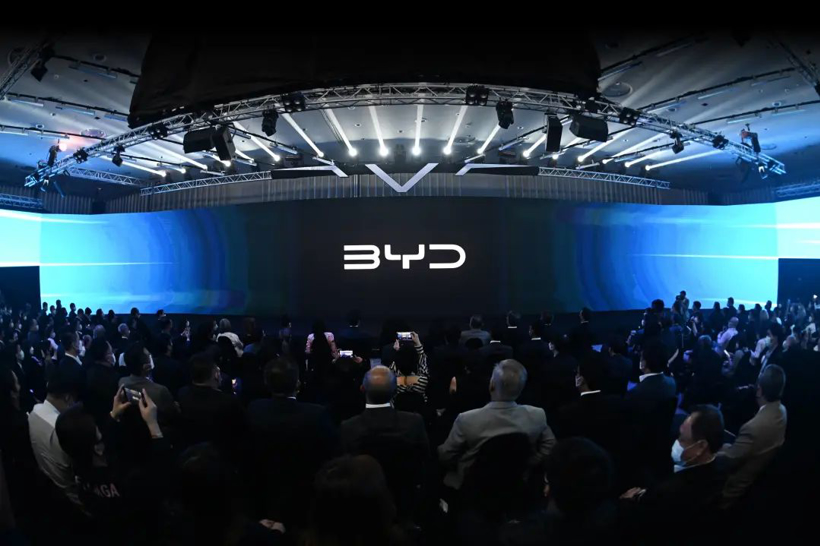 巴菲特再从比亚迪港股套现10.9亿港元,持股比例减持近半