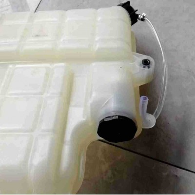 供应新鑫齐全防冻液水箱.图3