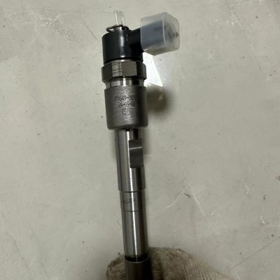 汽车配件 共轨喷油器 喷油嘴0445110183图2